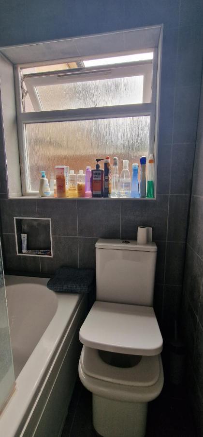 Ritzs Place Northolt  Kültér fotó