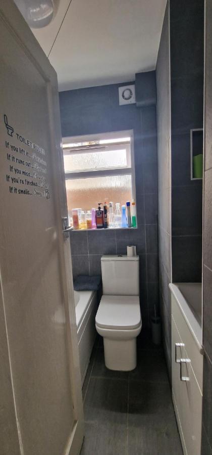 Ritzs Place Northolt  Kültér fotó
