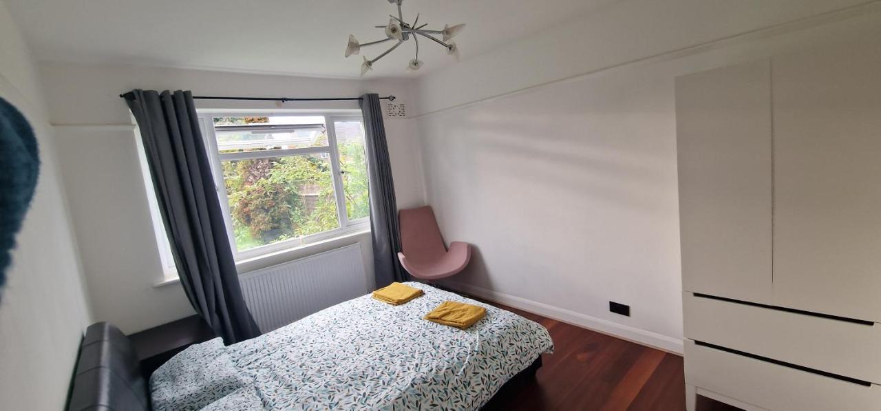 Ritzs Place Northolt  Kültér fotó