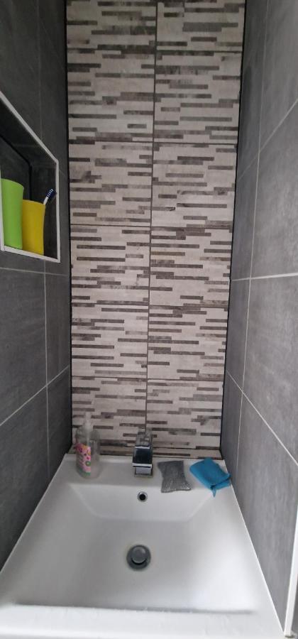 Ritzs Place Northolt  Kültér fotó