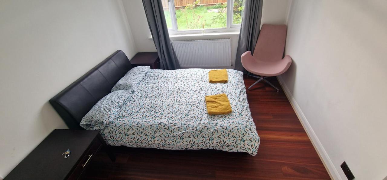 Ritzs Place Northolt  Kültér fotó