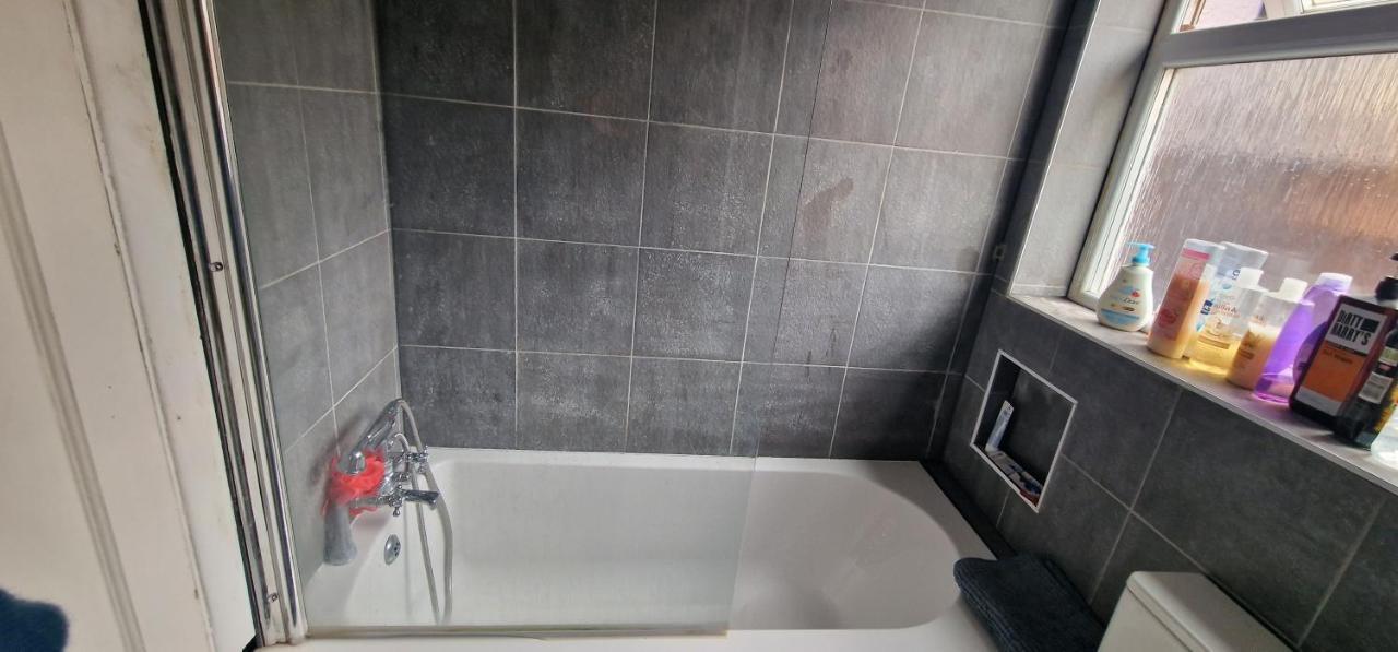 Ritzs Place Northolt  Kültér fotó